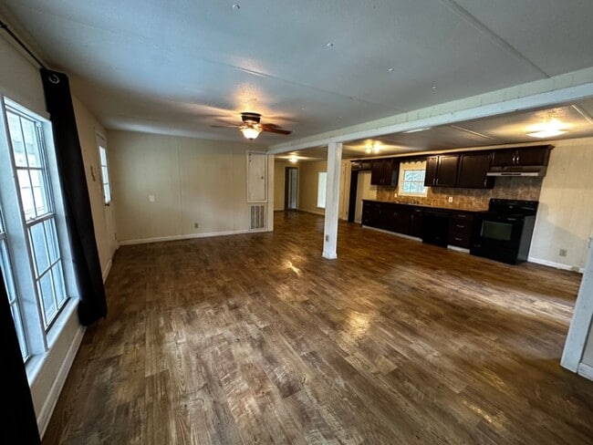 Building Photo - 4 Bedrooms, 2 Bathrooms - Home in Cartersville!