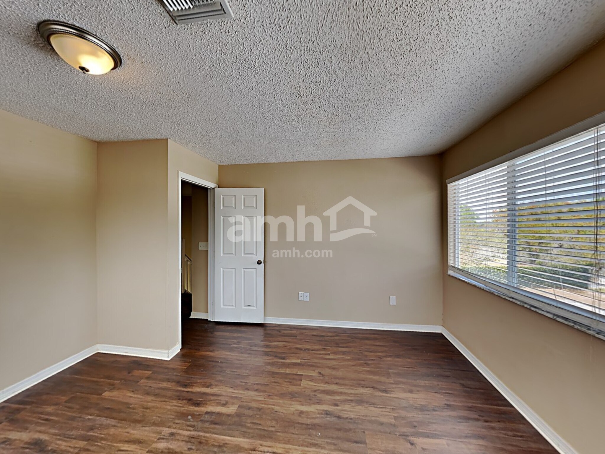 Building Photo - 1101 Blufield Ave