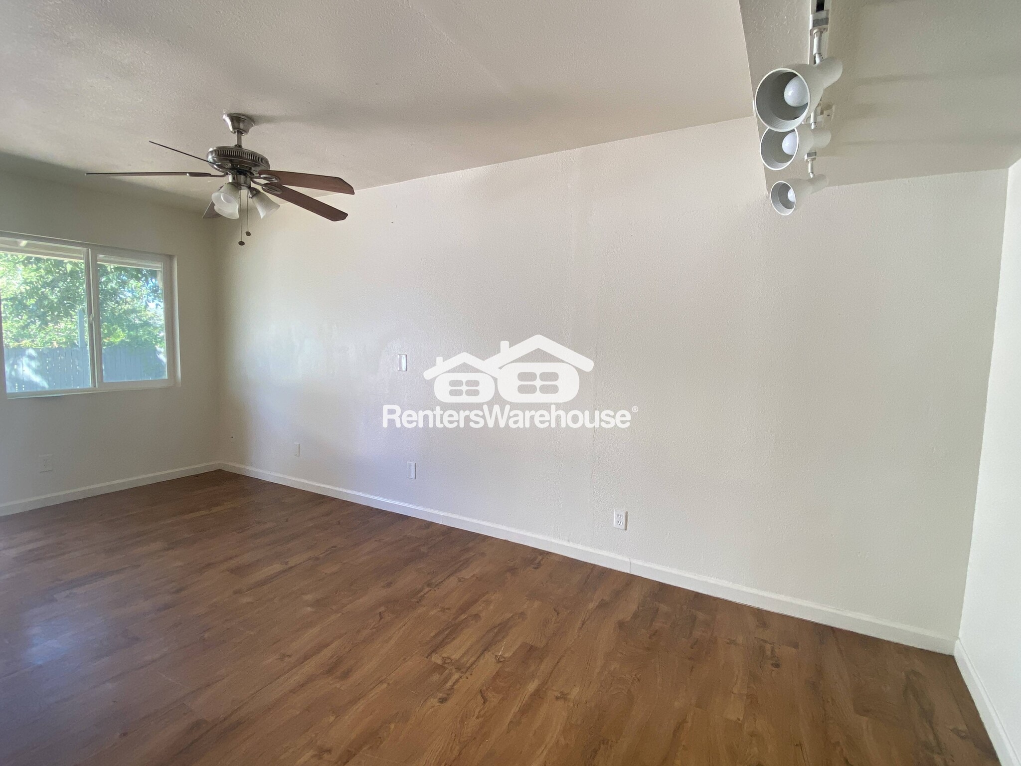 Building Photo - 325 S Pioneer