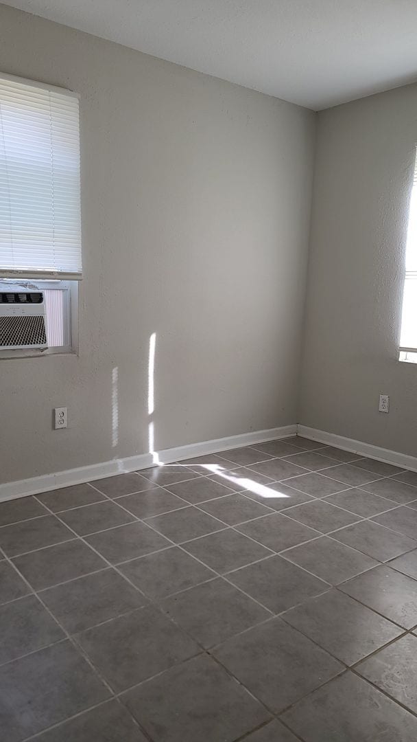 Building Photo - 2/1 Available Now