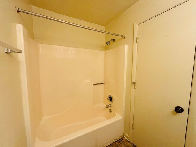 Building Photo - 844 Claytor Square