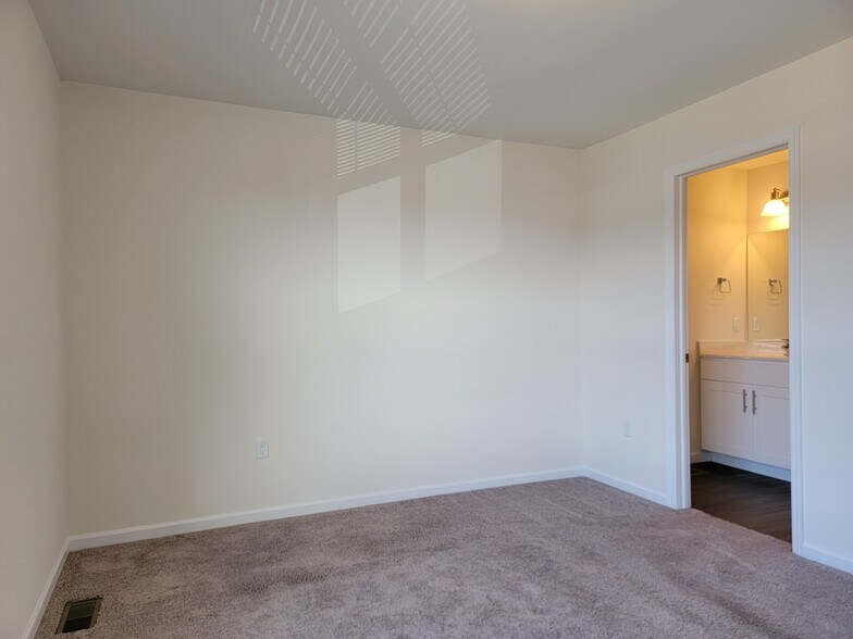 Building Photo - 50 Rollins Ln