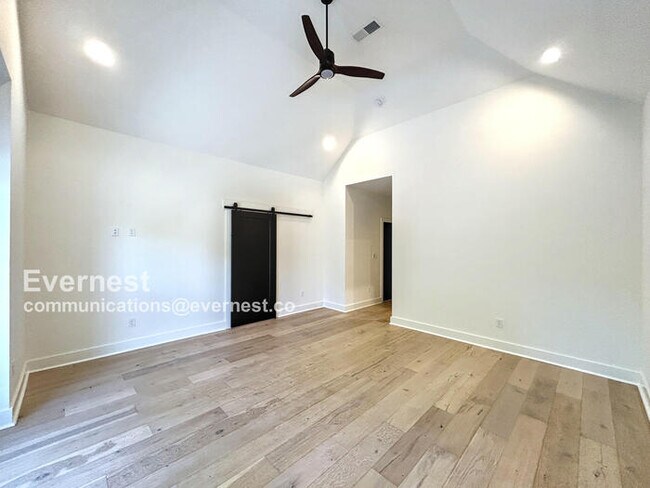Building Photo - 357 Hester Ave