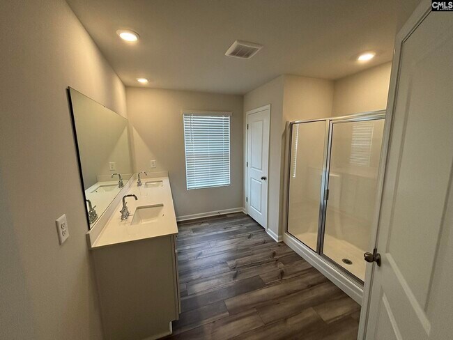 Building Photo - 520 Richmond Rd