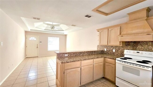 Building Photo - 14 Pebble Creek St