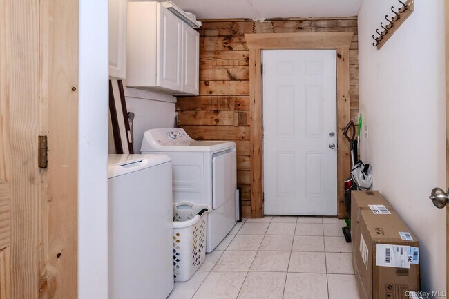 Building Photo - 3 Old Cross Rd