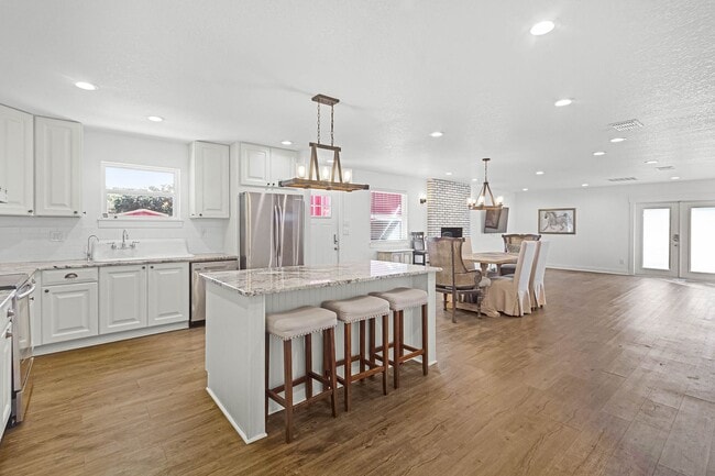 Building Photo - New Rental!