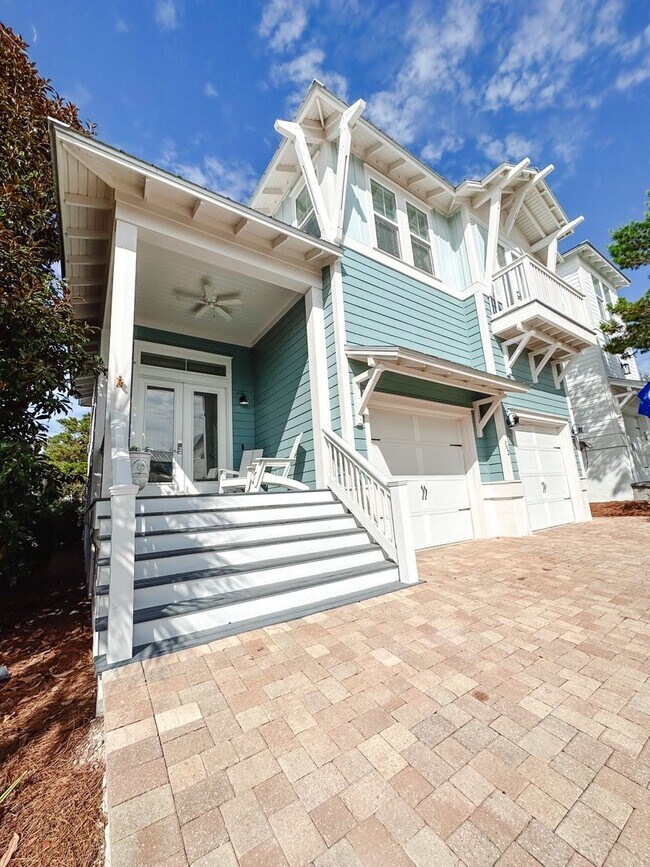 Building Photo - New, exclusive 3200 sq ft 4 bedroom/3.5bat...