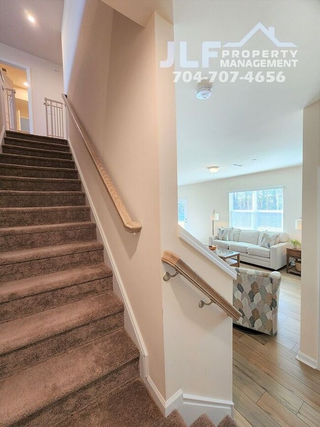 Building Photo - Coming Soon-Beautiful 5 Bed/3 Bath Home in...