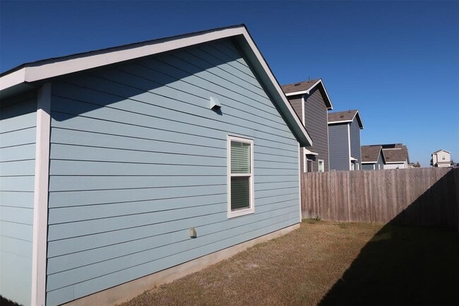 Building Photo - 716 Commander Abbott Dr