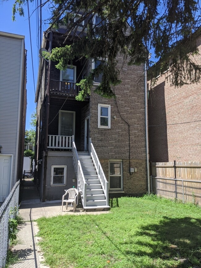 Building Photo - 3507 N Damen Ave