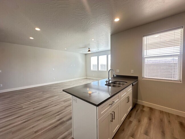 Building Photo - 3 BEDROOM SAND HOLLOW TOWNHOME FOR RENT!