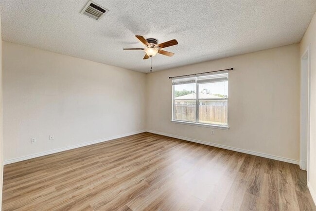 Building Photo - 2101 Parksville Way