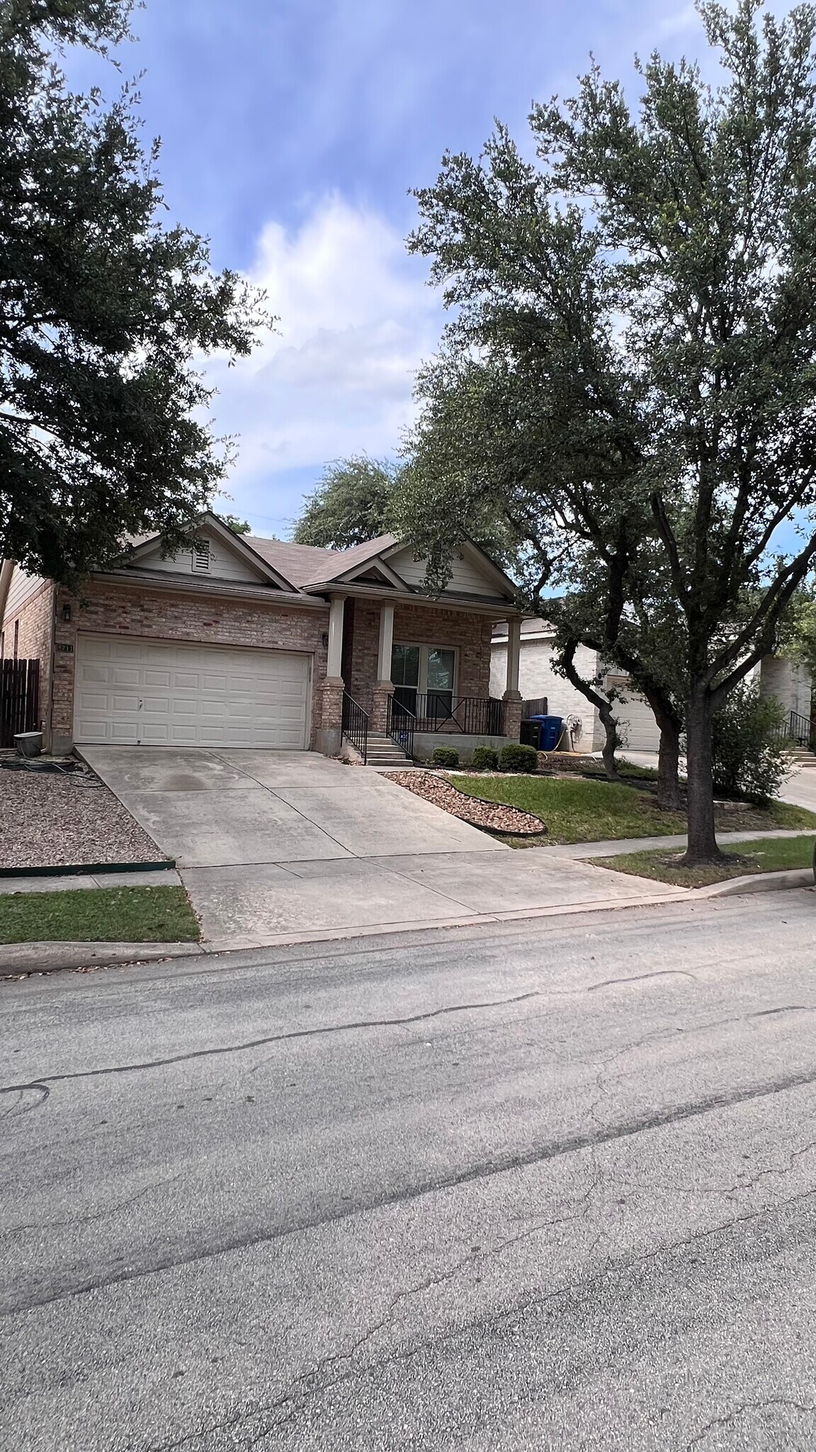 Great curb appeal - 8711 Eagle Peak