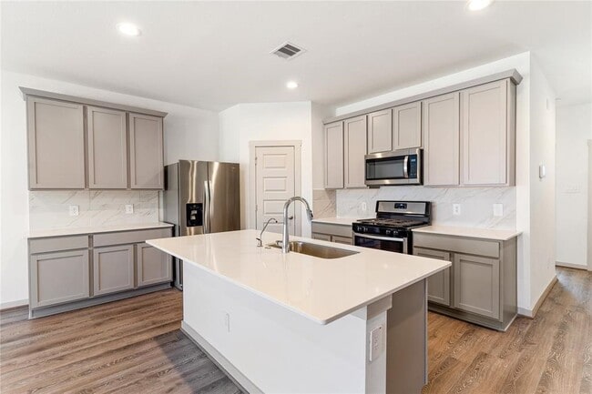 Building Photo - 29318 Hoelzen Holw Dr