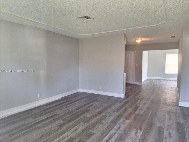 Building Photo - 324 NE 44th St