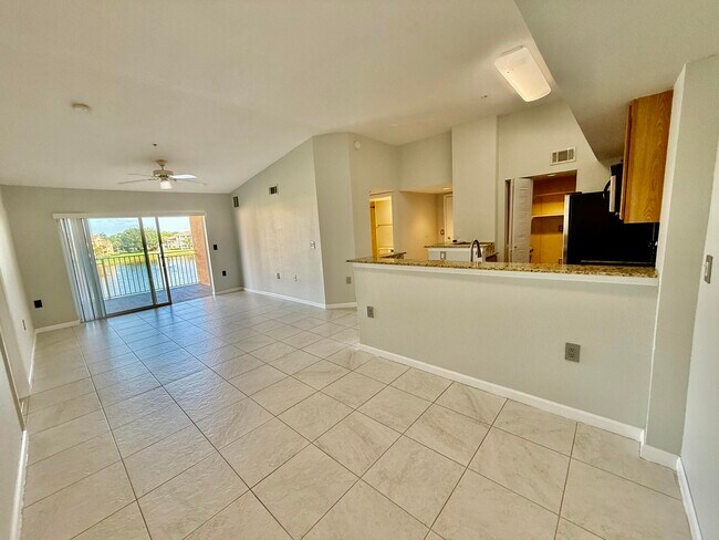 Building Photo - 271 SW Palm Dr