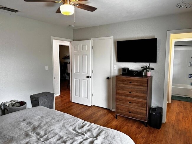 Building Photo - 2119 Selma Dr