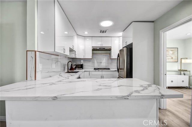 Building Photo - 12811 Oaks Ave