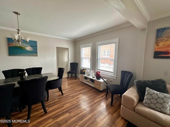 Building Photo - 612 W Sylvania Ave