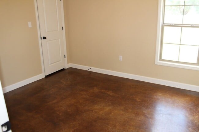Building Photo - PRELEASE