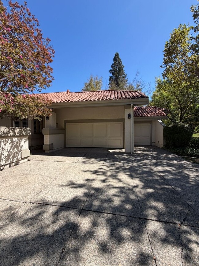Building Photo - 742 Liquidamber Pl