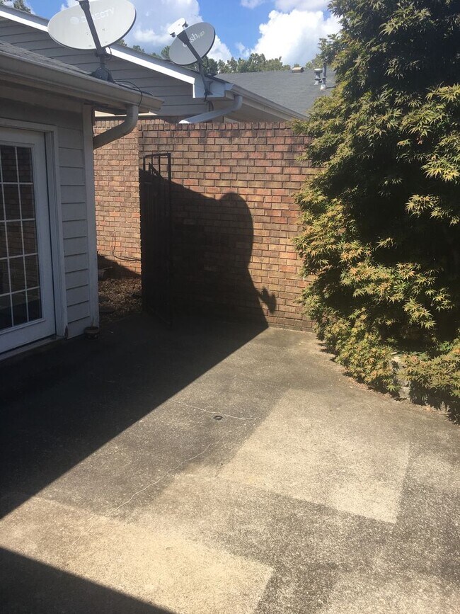 Building Photo - Nice 2/2 Home in West Rome $1095