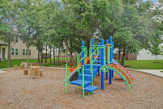 Building Photo - 5606 Hyde Park Dr