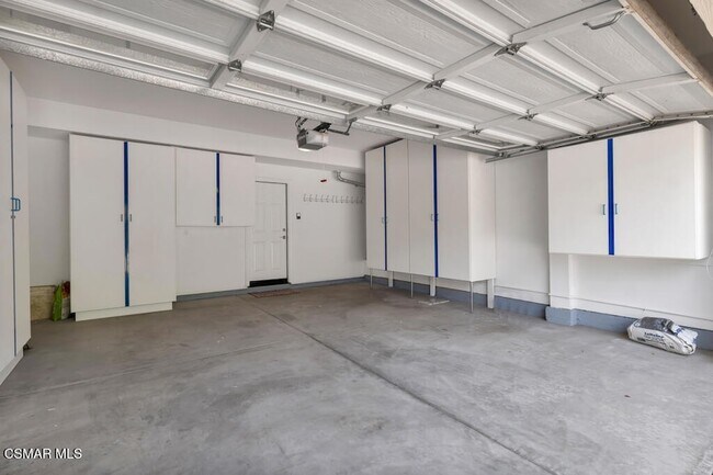 Building Photo - 6320 Ballantine Pl
