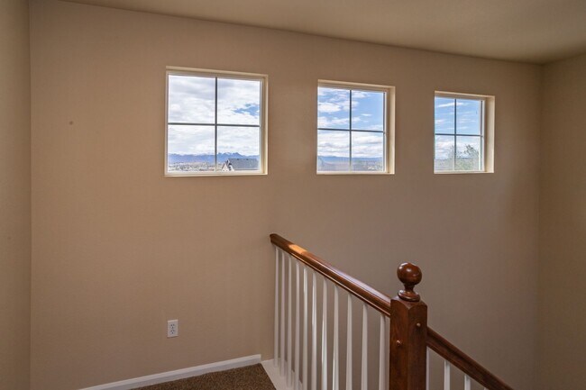 Building Photo - Well Maintained Home in Eastview Estates!