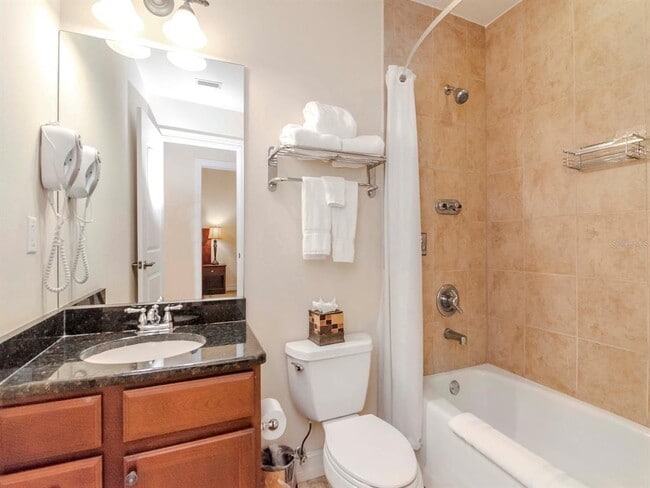 Building Photo - 13941 Clubhouse Dr