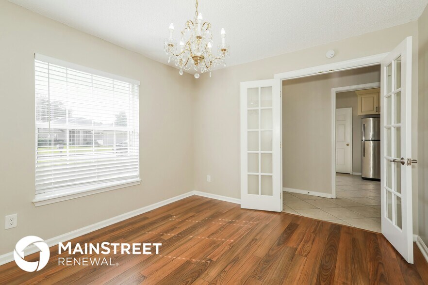 Building Photo - 3738 Woodbriar Dr