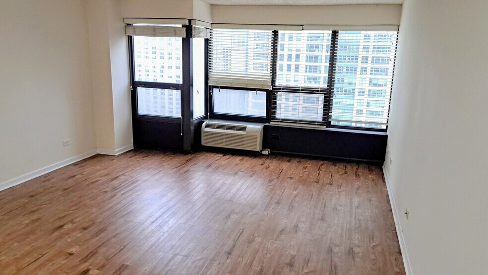 Building Photo - 30 E Huron St