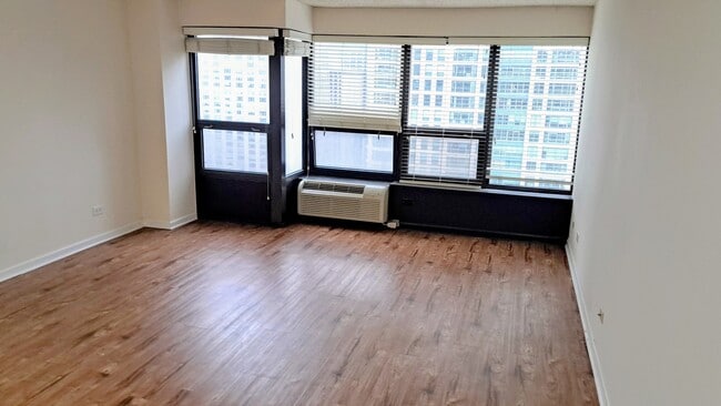 Building Photo - 30 E Huron St