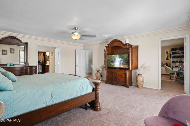 Building Photo - 1091 Los Moros Dr
