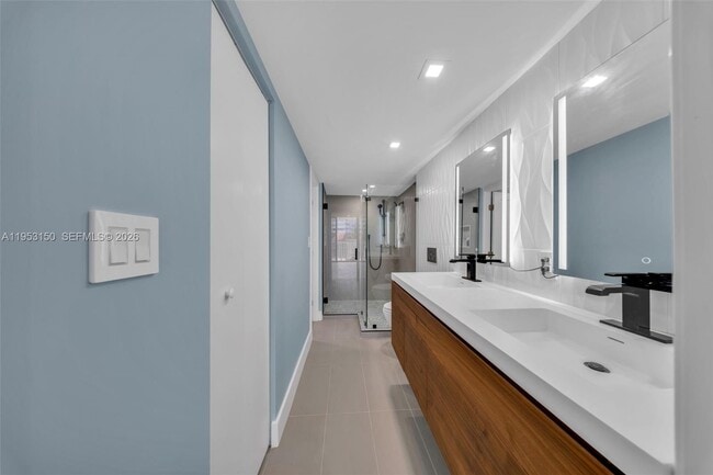 Building Photo - 1200 NE Miami Gardens Dr