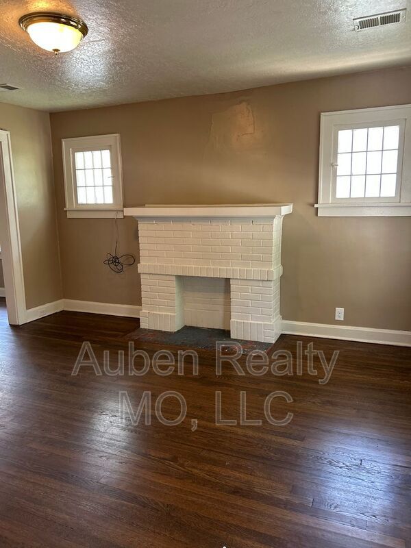 Building Photo - 5405 Harrison St