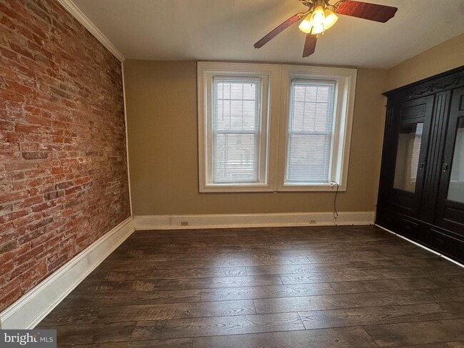 Building Photo - 224 W 14th St