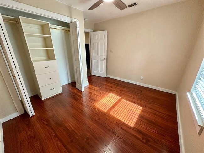 Building Photo - 2103 E 16th St