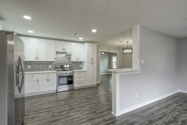 Building Photo - 513 Barkley St