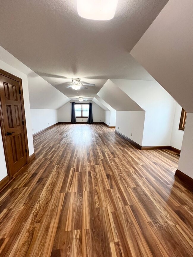 Building Photo - NEW LISTING! 3 Bedroom home