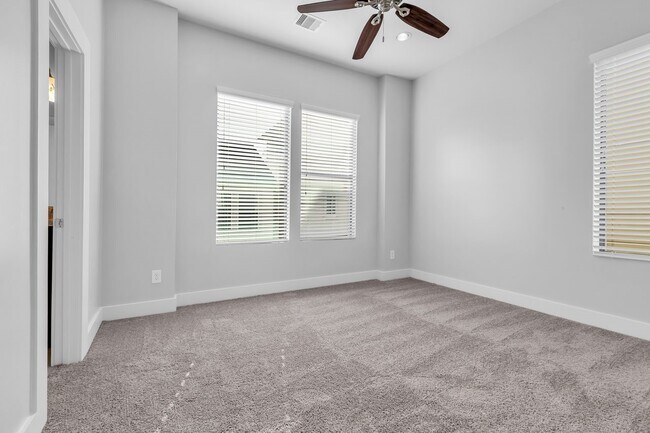 Building Photo - 1724 Ovid St