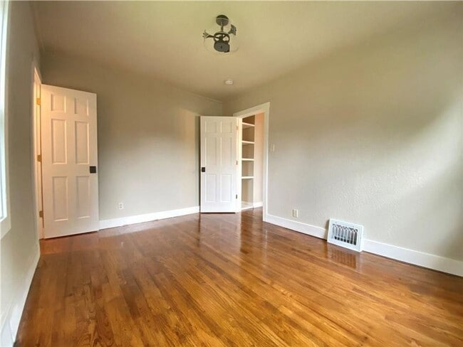 Building Photo - Charming 3 Bedroom 1.5 Bath Home