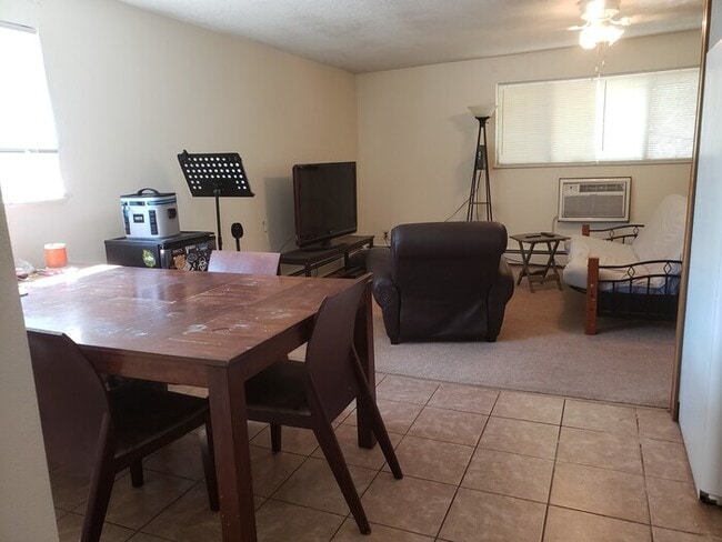Building Photo - Great 2 bed 1 bath within 1 mile of CSU!