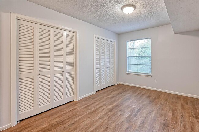 Building Photo - 8277 Kingsbrook Rd