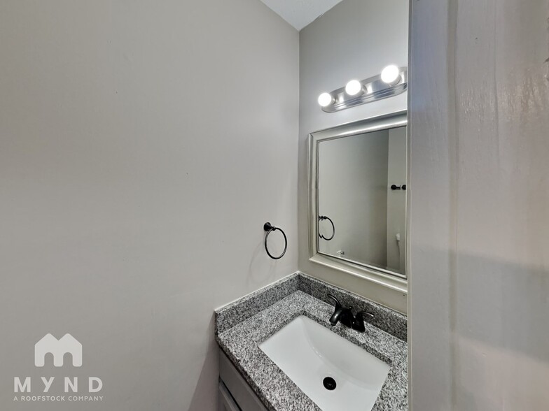 Building Photo - 3949 Dunne Dr