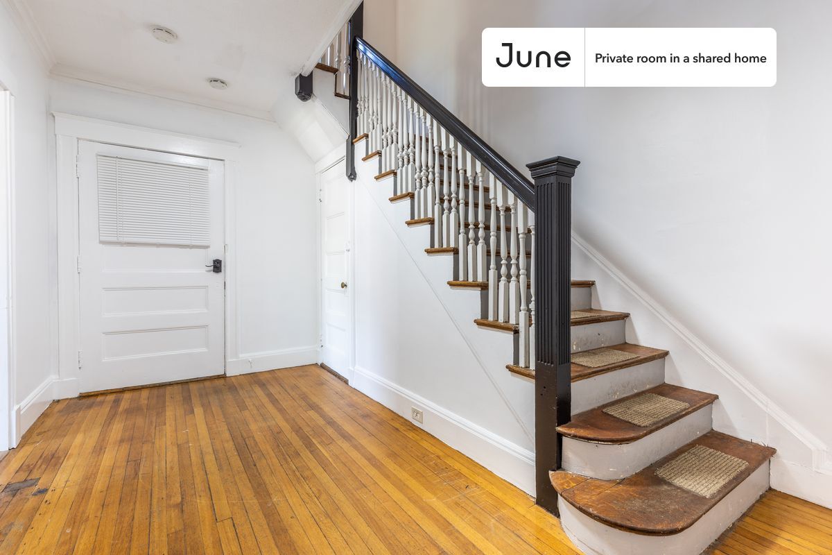 Building Photo - Room in Shared 9 bed/2 bath home in Brighton