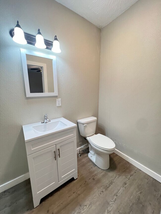 Building Photo - 3 Bed 2 Bath Springfield, Missouri