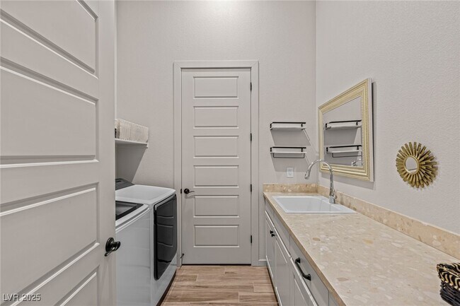 Building Photo - 5192 Rock Daisy Dr