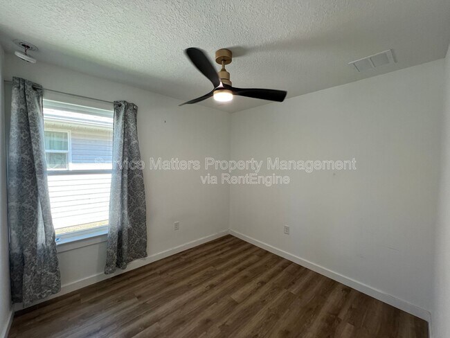 Building Photo - 3241 Damon Dr